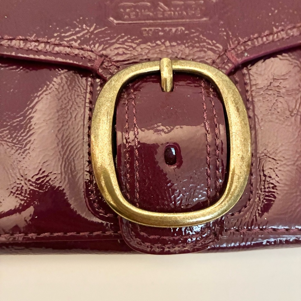 Y2K Coach Burgundy Patent Leather Bleecker Brass Buckle Trifold Wallet - Picture 5 of 6